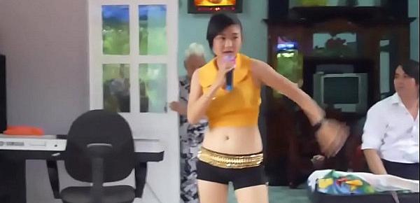  Vietnam Sexy girl dancing at Wedding